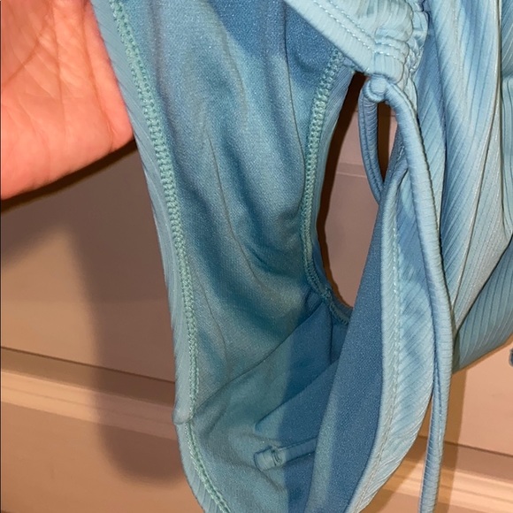 Bikini - Picture 4 of 4